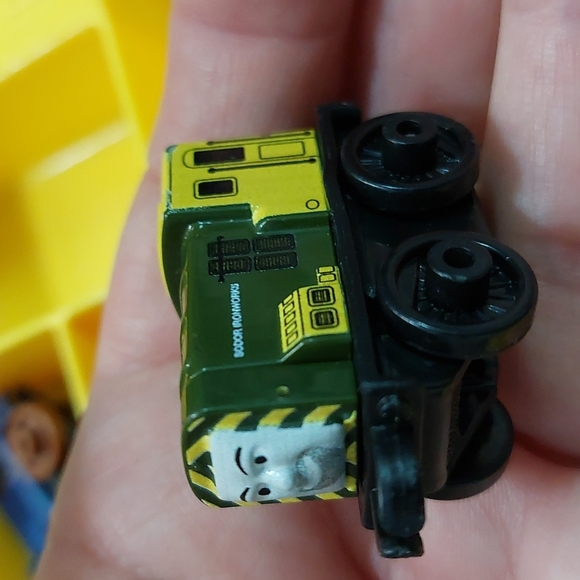 Thomas&Friends DC Super Friends Collector’s Playwheel CarrryCase•11 MiniTrains - Picture 10 of 16